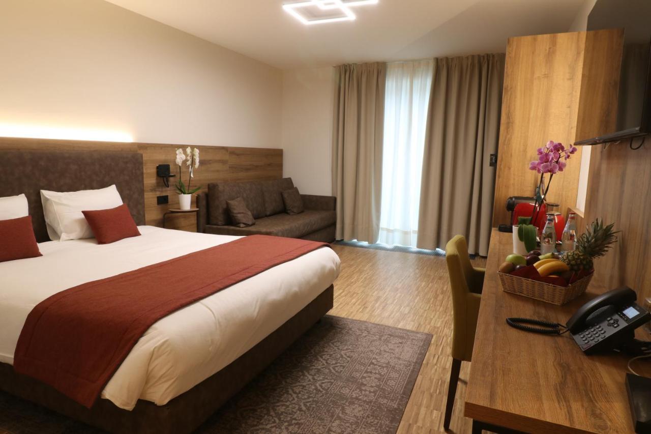 Threeland Hotel Pétange Esterno foto